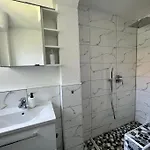 아파트 Jennis Bi-bi 2 Bedrooms *
